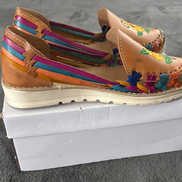 Colorful Embroidered Women's Loafers - Picture 6 of 6